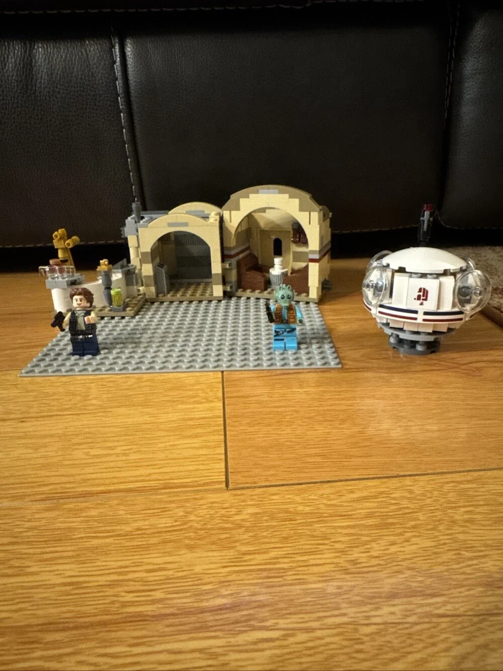 LEGO Star Wars Mos Eisley Cantina 75205 & Droid Escape Pod 75136 Han Solo Greedo